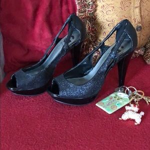 Guess women peep toe platform pumps